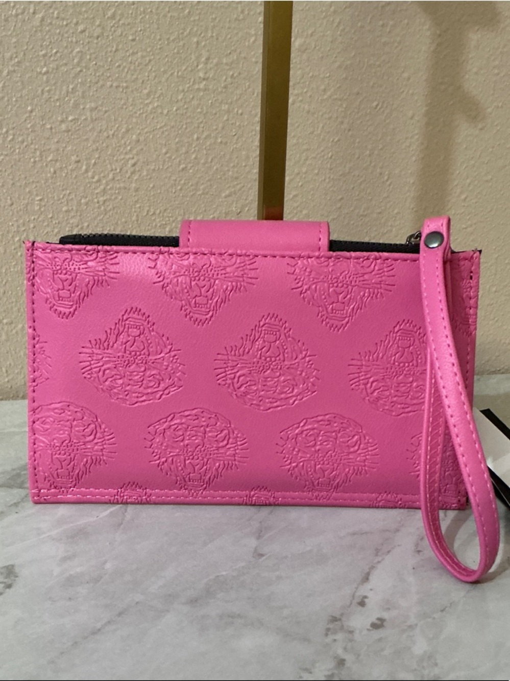 Ed Hardy Hot Pink Embossed Wristlet Wallet Absolutely Stunning 🤩 - Picture 2 of 5